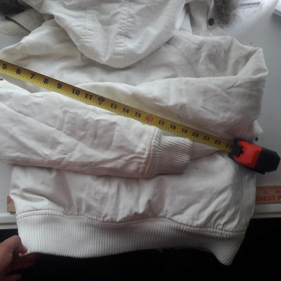 L white jacket - Picture 3 of 4